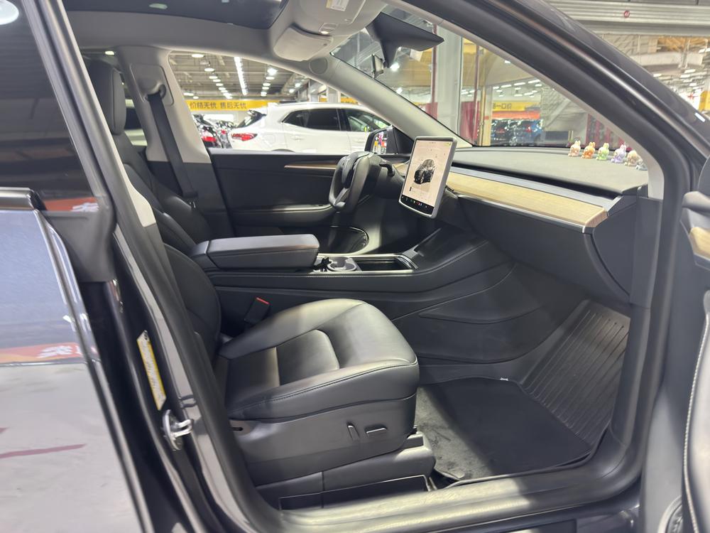 Tesla Model Y 2022 immagine di auto #16