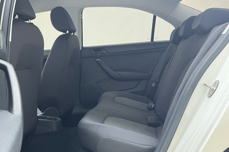 Volkswagen Santana 2019 car image #12