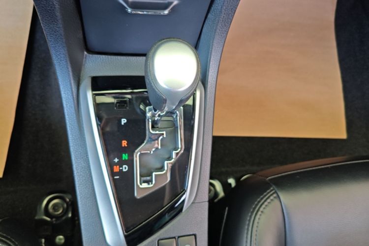 Toyota Corolla 2018 immagine di auto #14