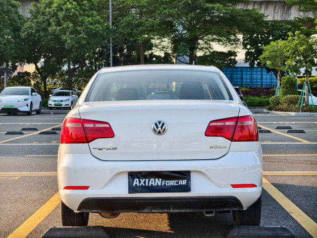 Volkswagen Bora 2013 car image #8
