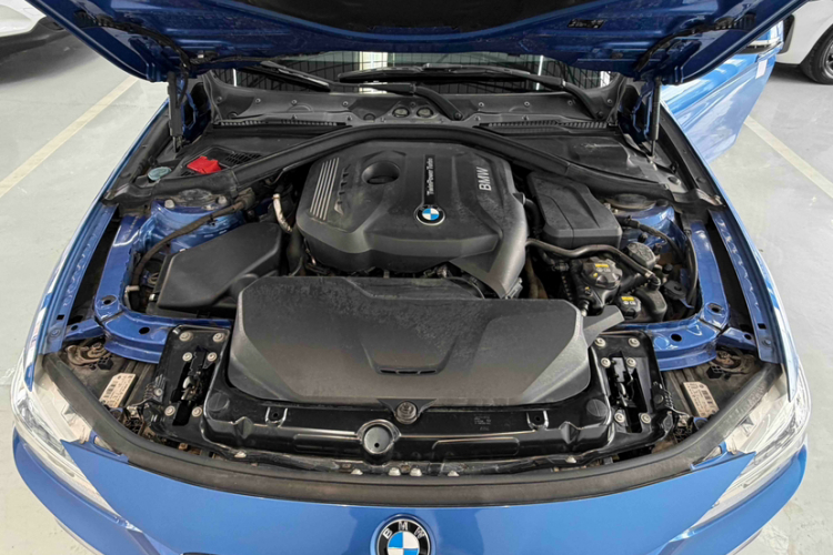 BMW 3 Series 2018 car image #25