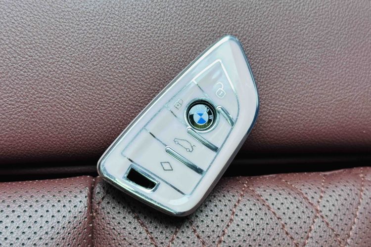BMW 3 Series 2023 car image #9