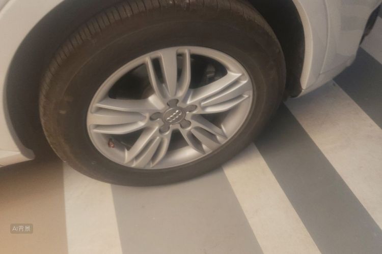 Audi Q3 2016 car image #9