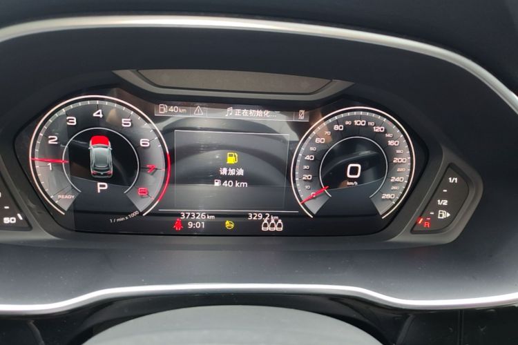 Audi Q3 2023 car image #13