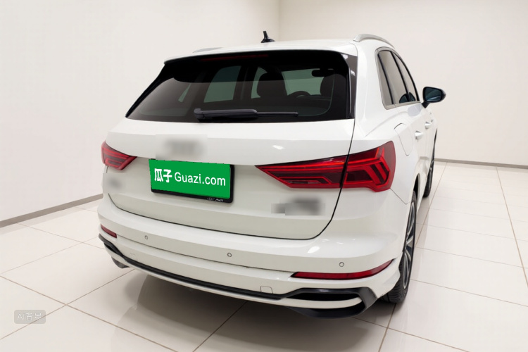 Audi Q3 2019 car image #6