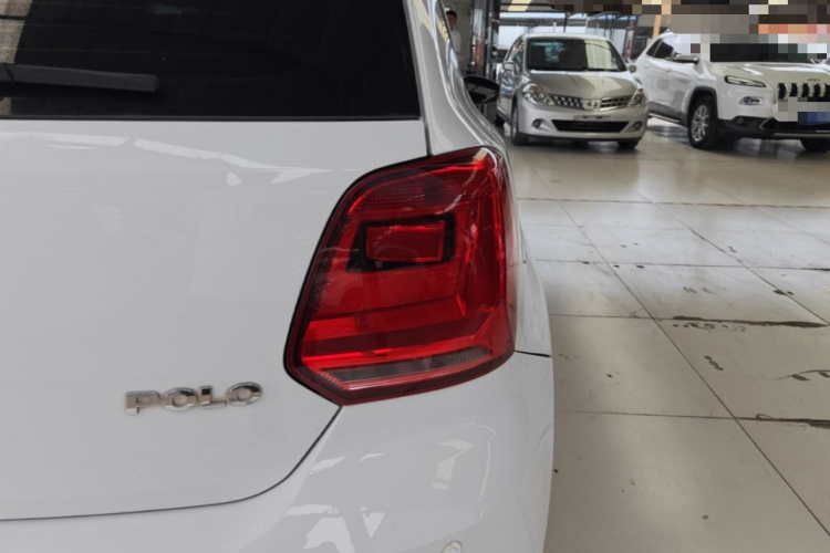 Volkswagen Polo 2016 car image #8