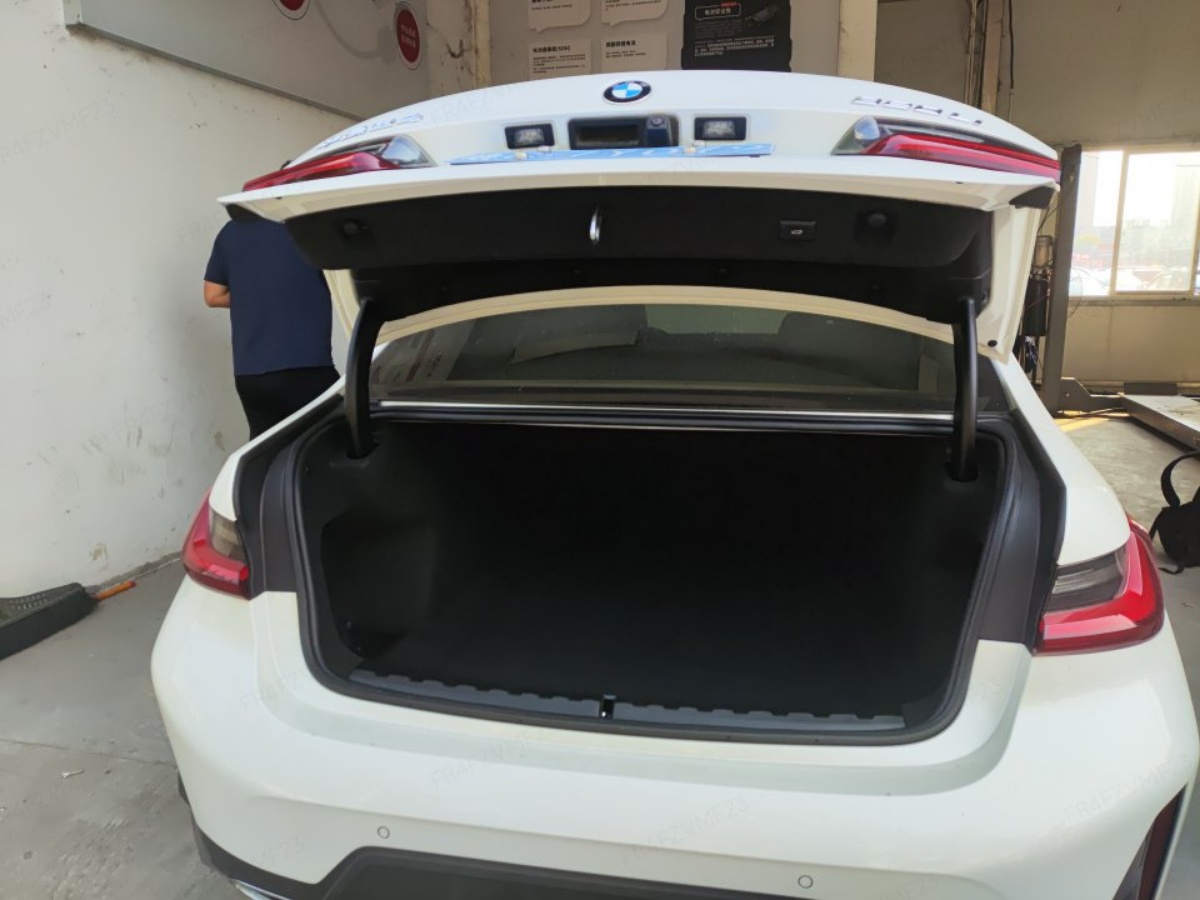 BMW 3 Series 2022 car image #10