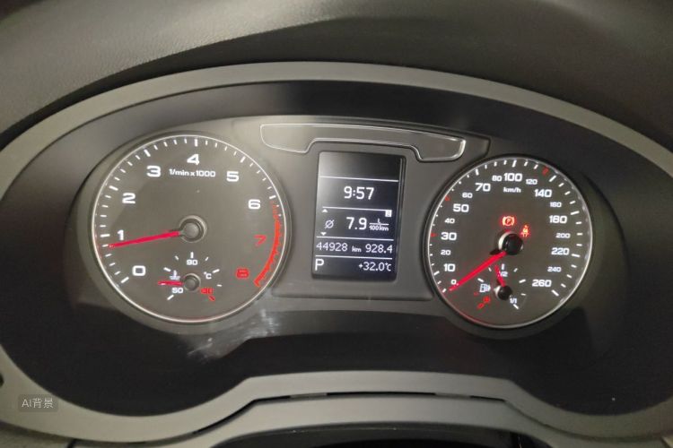Audi Q3 2019 car image #13