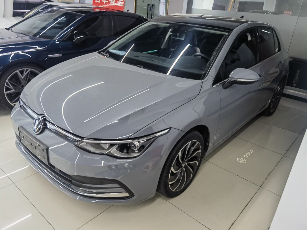 Volkswagen Golf 2023 صورة سيارة 