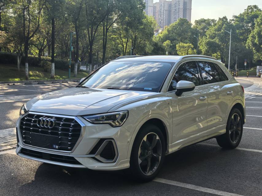 Audi Q3 2023 car image 