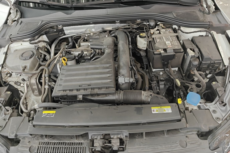 Volkswagen Golf 2023 car image #22