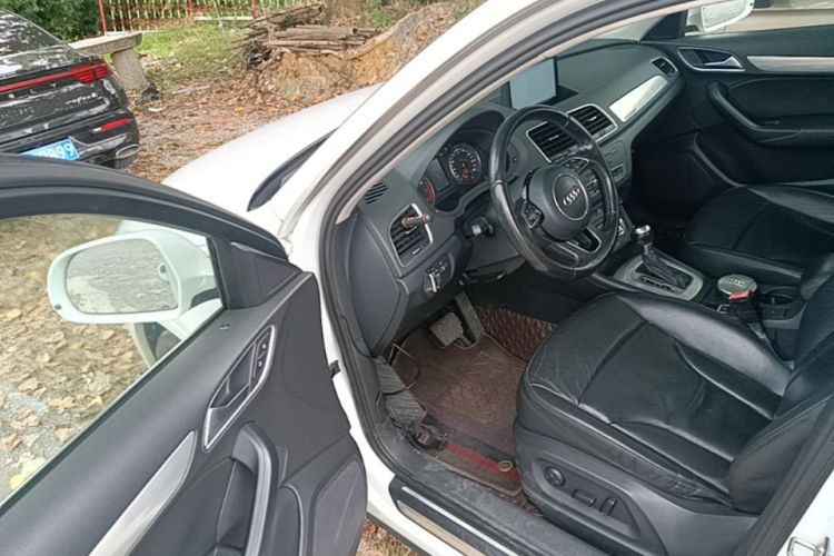 Audi Q3 2015 immagine di auto #16