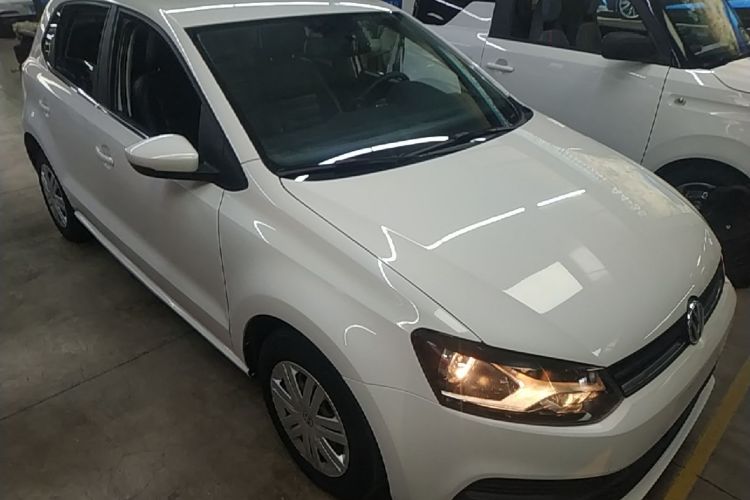 Volkswagen Polo 2015 car image #4