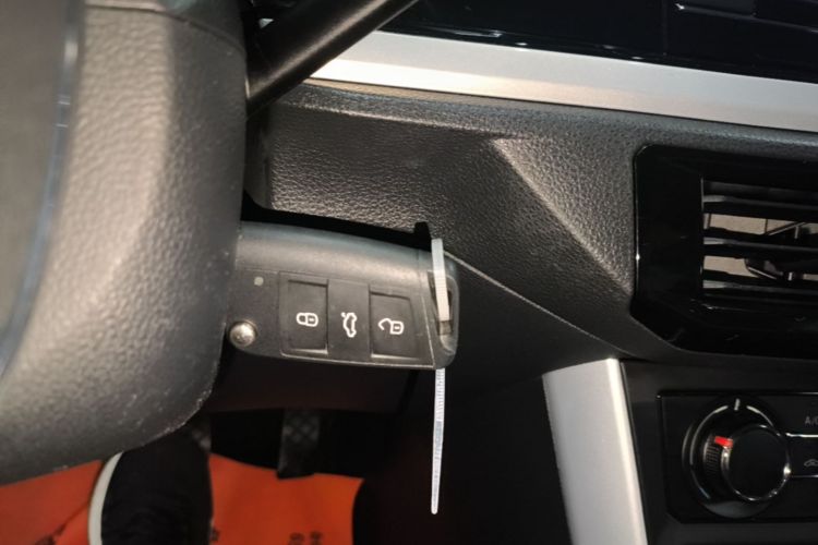 Volkswagen Polo 2019 car image #9