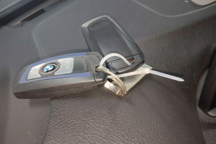 BMW 3 Series 2017 car image #14