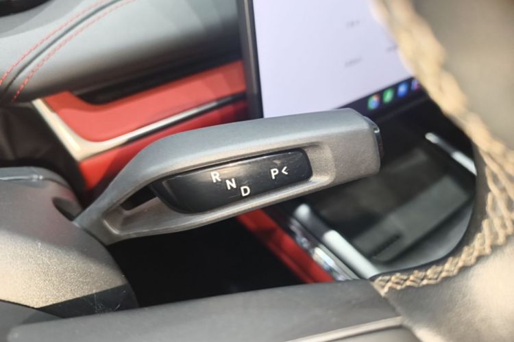 MI SU7 2024 immagine di auto #14