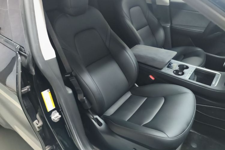 Tesla Model Y 2023 car image #24