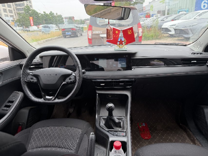 Roewe i5 2024 imagen de coche #8