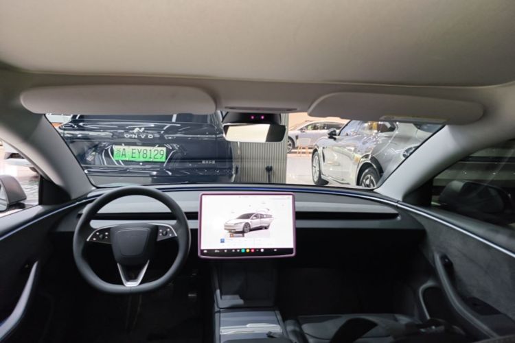 Tesla Model 3 2024 car image #25