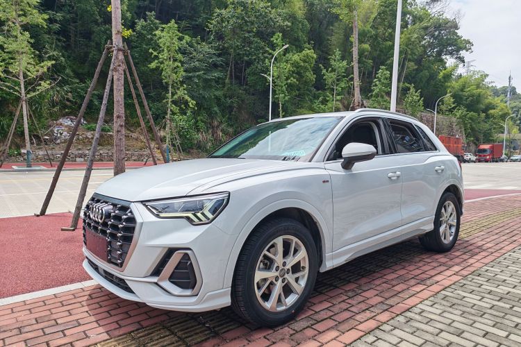 Audi Q3 2019 #2 Audi Q3 2019 car image #2