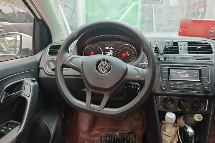 Volkswagen Polo 2015 #11 Volkswagen Polo 2015 car image #11
