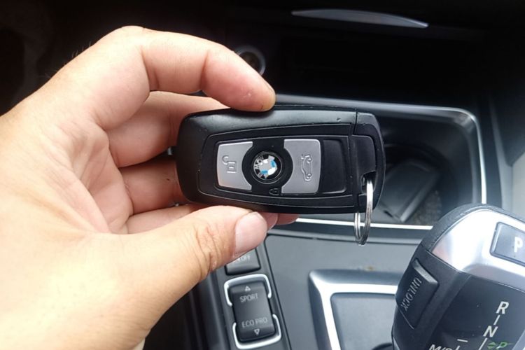 BMW 3 Series 2014 car image #9