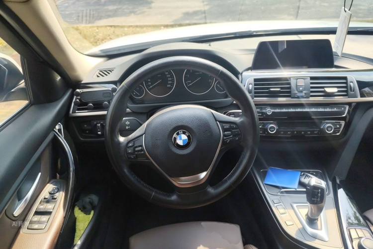 BMW 3 Series 2018 #12 BMW 3 Series 2018 car image #12
