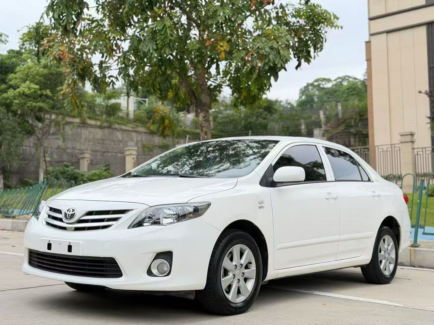 Toyota Corolla 2013 Toyota Corolla 2013 car image
