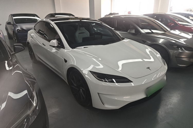 Tesla Model 3 2024 car image #4