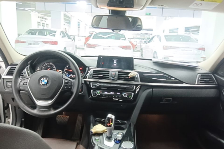 BMW 3 Series 2019 #10 BMW 3 Series 2019 car image #10