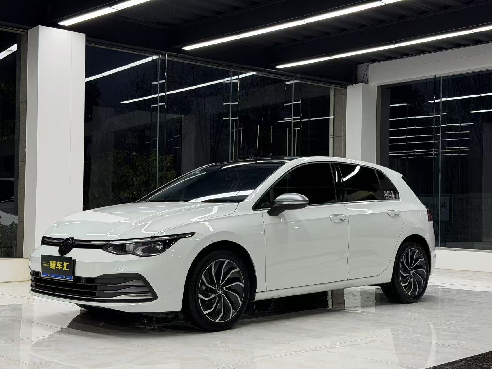 Volkswagen Golf 2023 car image 