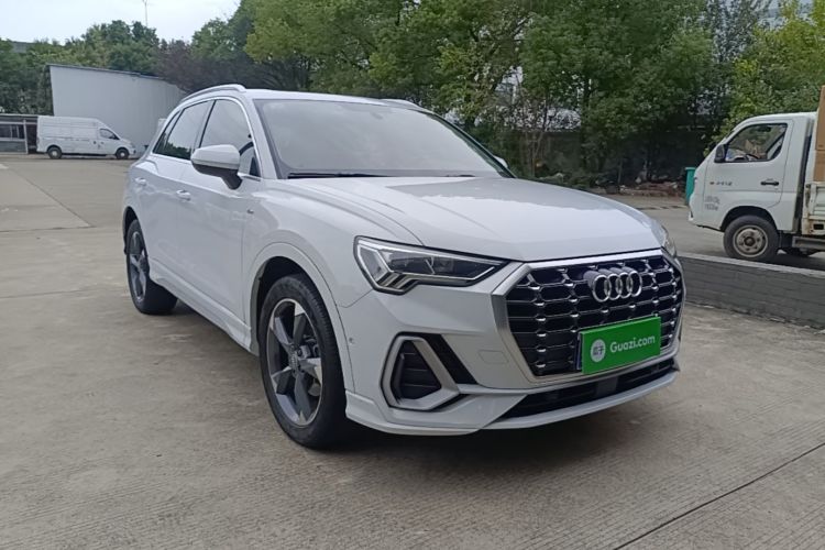 Audi Q3 2021 car image #6