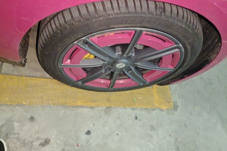 MI SU7 2025 imagen de coche #9