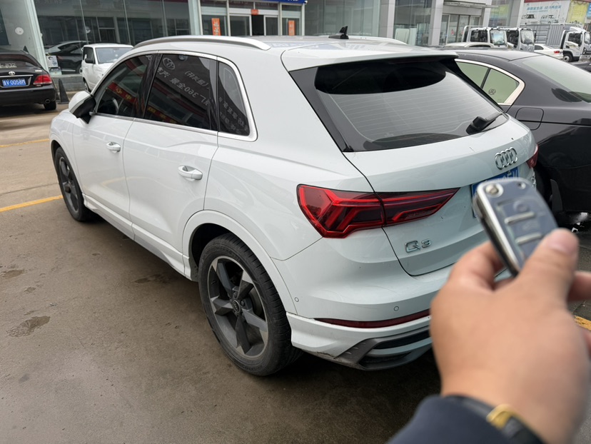Audi Q3 2022 #2 Audi Q3 2022 car image #2