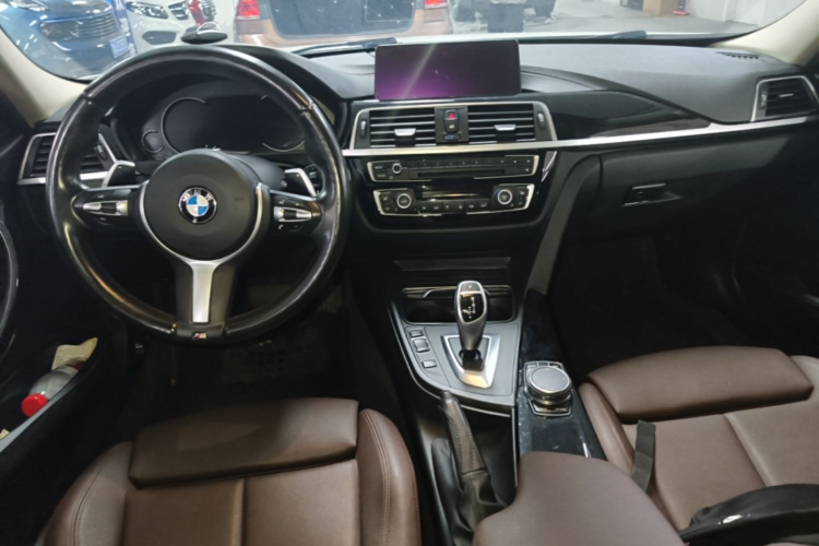 BMW 3 Series 2019 car image #10