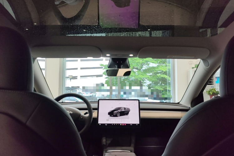 Tesla Model Y 2022 car image #18