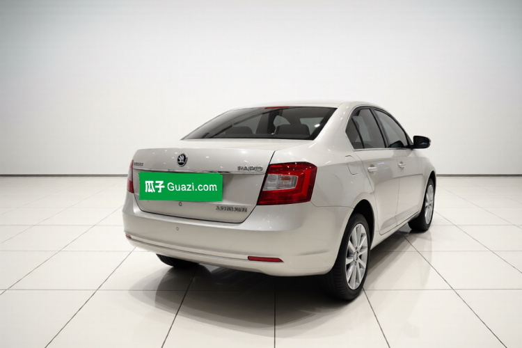 Skoda Rapid 2017 image de voiture #6
