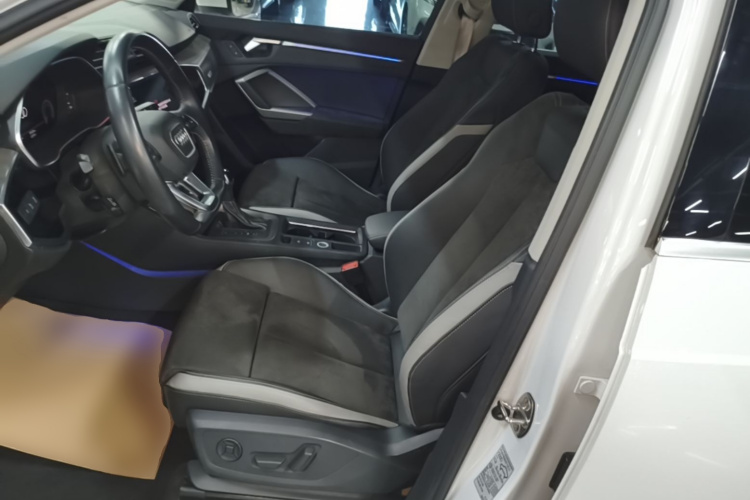 Audi Q3 2022 car image #19