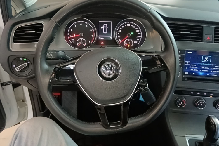 Volkswagen Golf 2015 car image #15