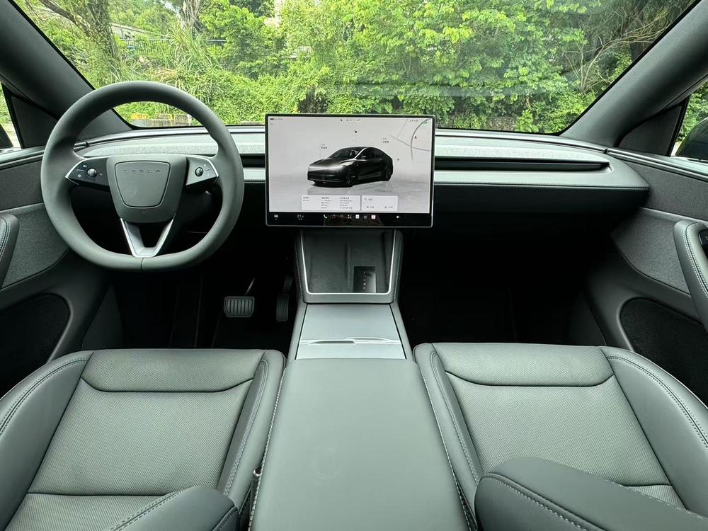 Tesla Model Y 2026 #13 Tesla Model Y 2026 car image #13