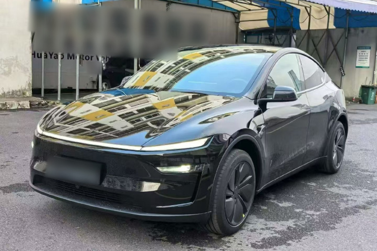 Tesla Model Y 2026 car image #2