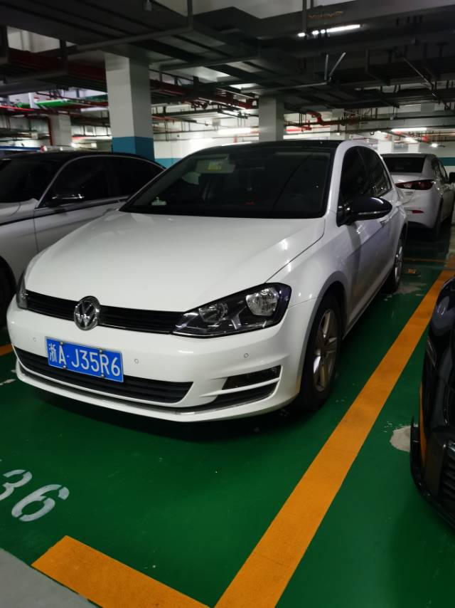 Volkswagen Golf 2017 car image 