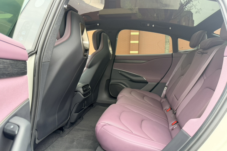 MI SU7 2025 car image #16