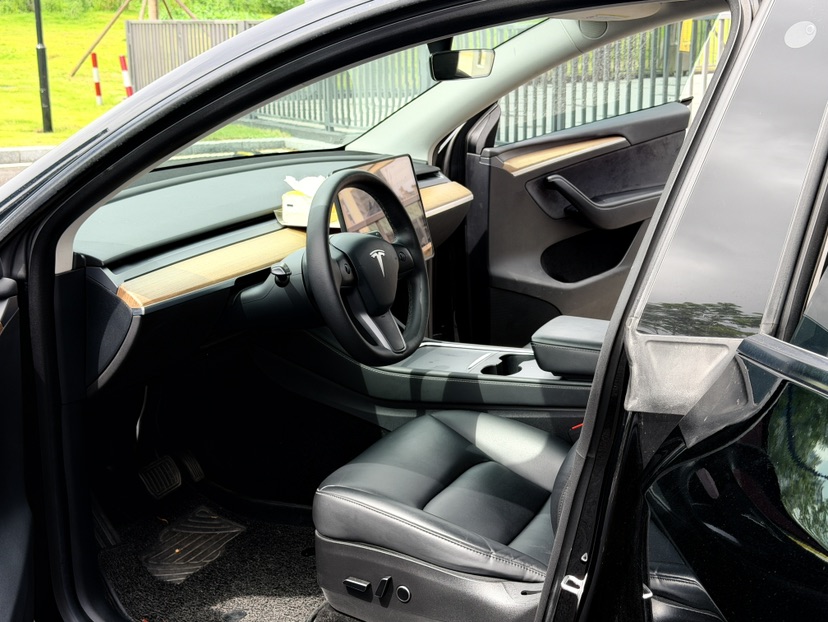 Tesla Model Y 2022 #4 Tesla Model Y 2022 car image #4
