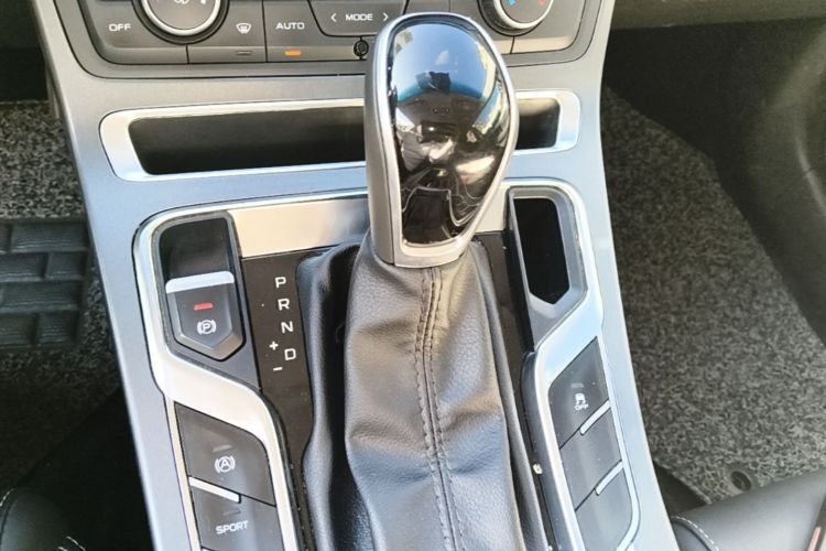 GEELY Emgrand 2019 #14 GEELY Emgrand 2019 car image #14