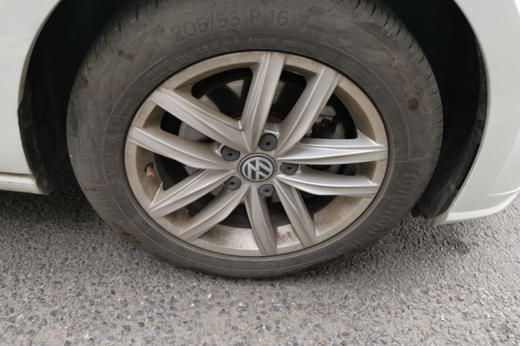 Volkswagen Golf 2018 car image #6