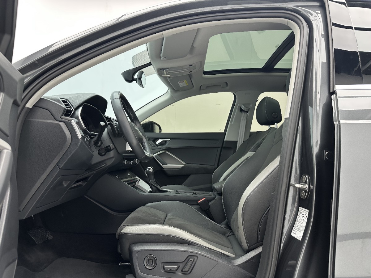 Audi Q3 2022 car image #5