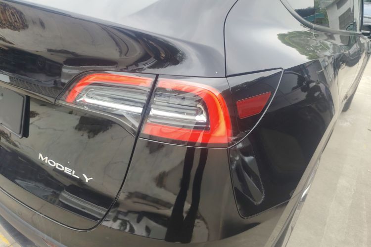 Tesla Model Y 2022 car image #8