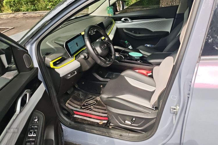GEELY Coolray 2023 car image #18