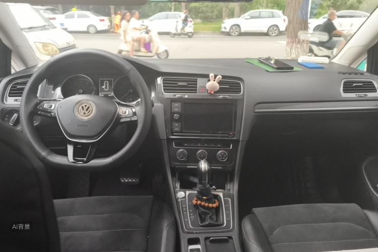 Volkswagen Golf 2019 car image #11